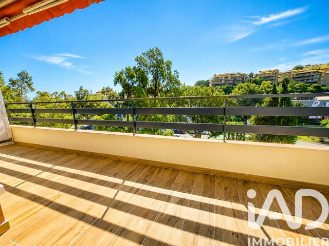 Vente  Appartement F4  de 84 m² à Cavalaire sur Mer 439 000 euros Réf: SFN-1982134