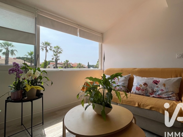 Vente  Appartement F3  de 45 m² à La Londe les Maures 276 000 euros Réf: SFN-2019073