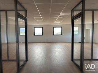 Vente  Local commercial de 155 m² à Signes 330 000 euros