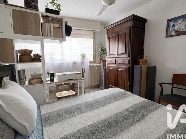 Vente  Studio de 26 m² à Hyères 67 800 euros Réf: SFN-2027262