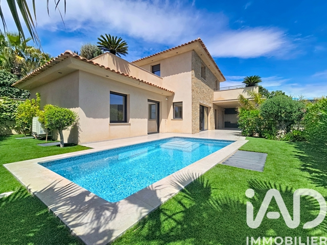 Vente  Maison de 130 m² à Sainte Maxime 1 890 000 euros Réf: SFN-2034251