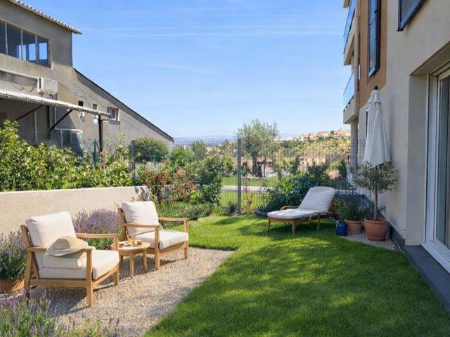 Vente  Appartement F3  de 77 m² à Saint Raphaël 399 000 euros Réf: SFN-1670221-2