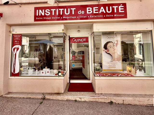 Vente  Local commercial de 70 m² à Fréjus 65 000 euros Réf: SFN-1822567