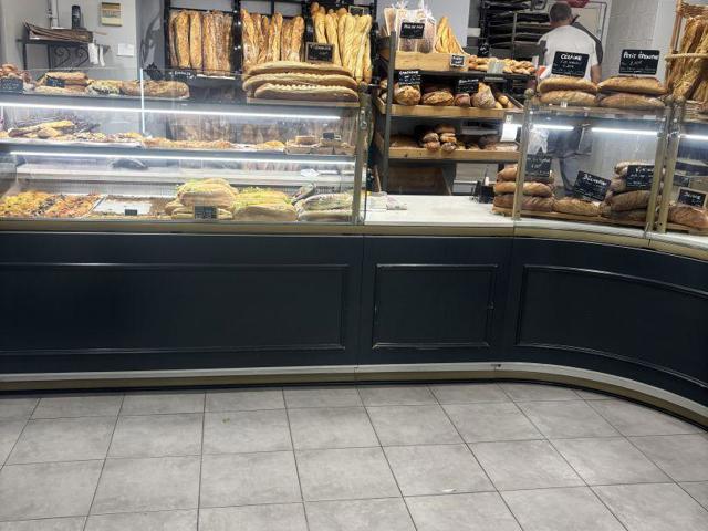 Vente  Local commercial de 160 m² à Hyères 610 000 euros Réf: SFN-1881021