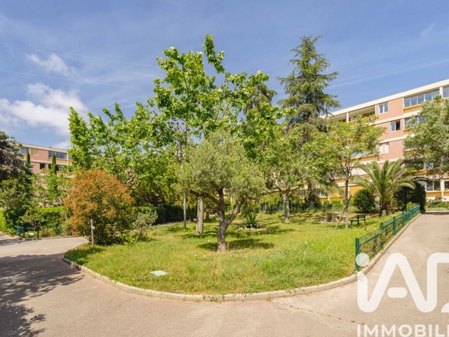 Vente  Appartement T5  de 84 m² à Hyères 339 000 euros Réf: SFN-1888628