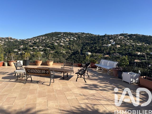 Vente  Maison de 188 m² à Roquebrune sur Argens 840 000 euros Réf: SFN-1926009