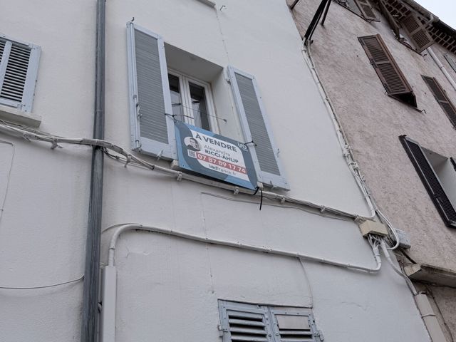 Vente  Appartement T2  de 31 m² à Toulon 85 000 euros Réf: SFN-1938815