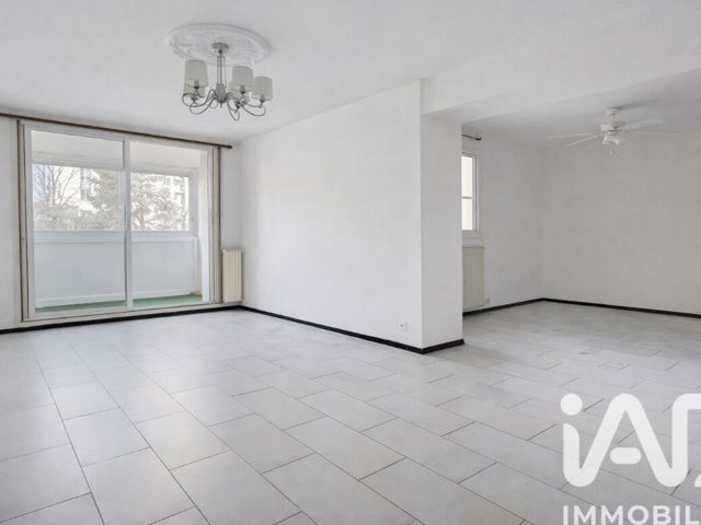 Vente  Appartement T5  de 92 m² à Toulon 250 000 euros Réf: SFN-1934587