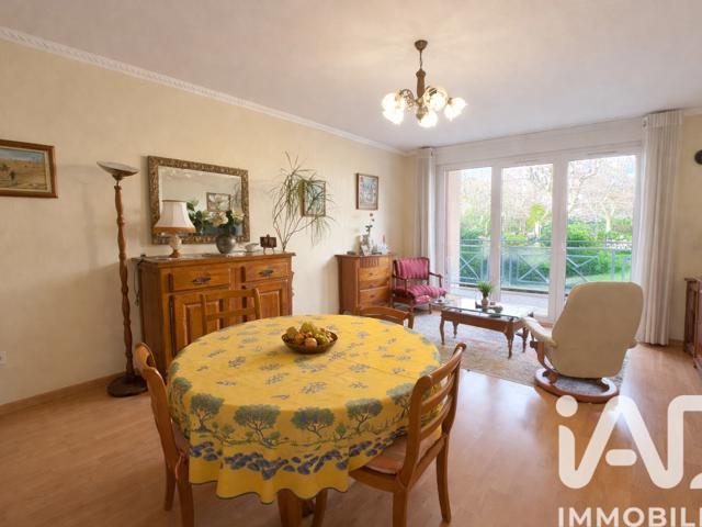 Vente  Appartement F2  de 52 m² à Hyères 119 000 euros Réf: SFN-1952979