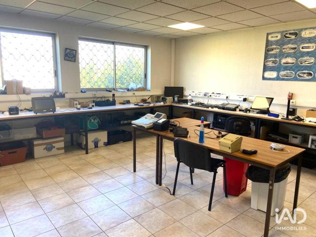 Vente  Local commercial de 104 m² à Fréjus 229 900 euros Réf: SFN-1955402