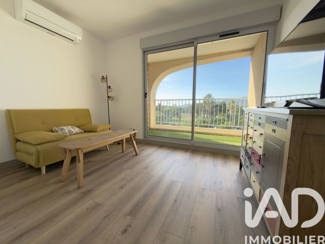 Vente  Appartement F2  de 47 m² à Hyères 335 000 euros Réf: SFN-1956252