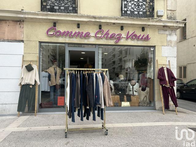 Vente  Local commercial de 48 m² à Toulon 54 500 euros Réf: SFN-1851077