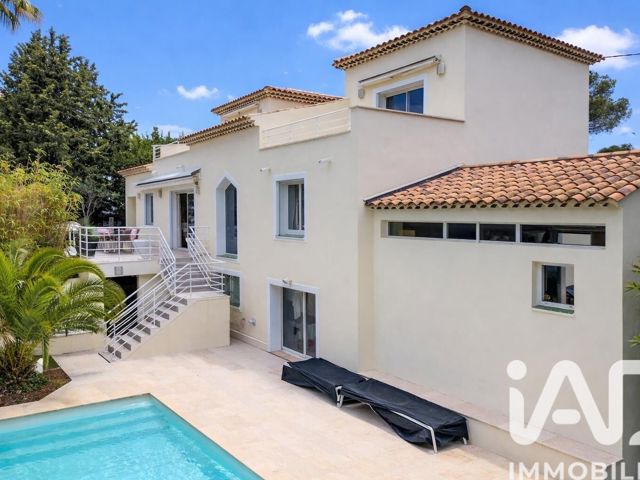 Vente  Maison de 235 m² à Saint Raphaël 2 150 000 euros Réf: SFN-1941675