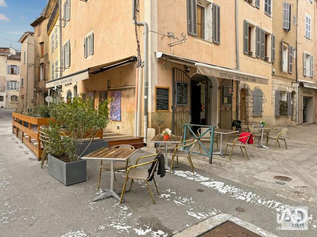 Vente  Local commercial de 50 m² à Saint Maximin la Sainte Baume 132 000 euros Réf: SFN-1969327