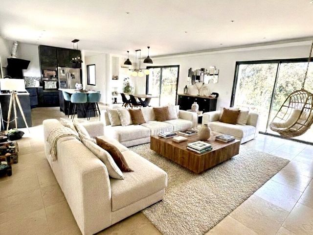 Vente  Maison de 150 m² à Montfort sur Argens 558 000 euros Réf: SFN-1942932