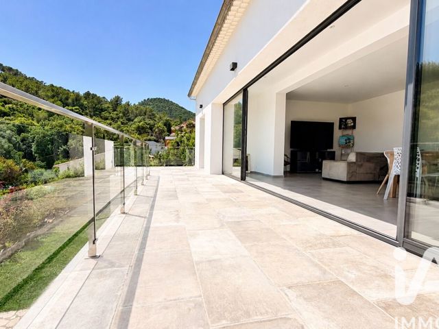 Vente  Maison de 200 m² à Carqueiranne 990 000 euros Réf: SFN-1980493