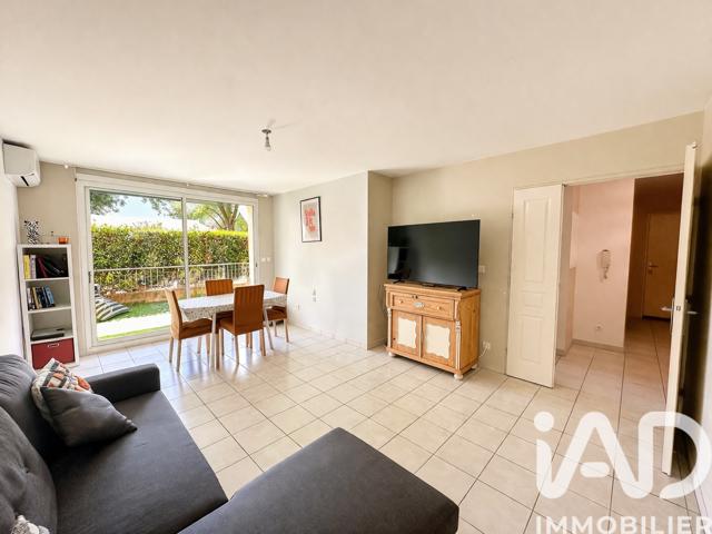 Vente  Appartement T3  de 63 m² à Hyères 280 000 euros Réf: SFN-1985830