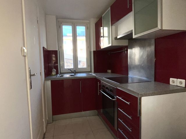 Vente  Appartement T2  de 40 m² à Toulon 89 000 euros Réf: SFN-1986800