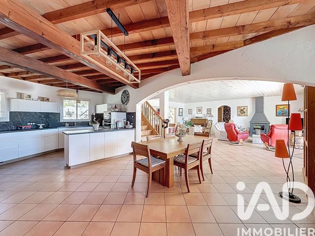 Vente  Maison de 193 m² à Besse sur Issole 670 000 euros Réf: SFN-1986899
