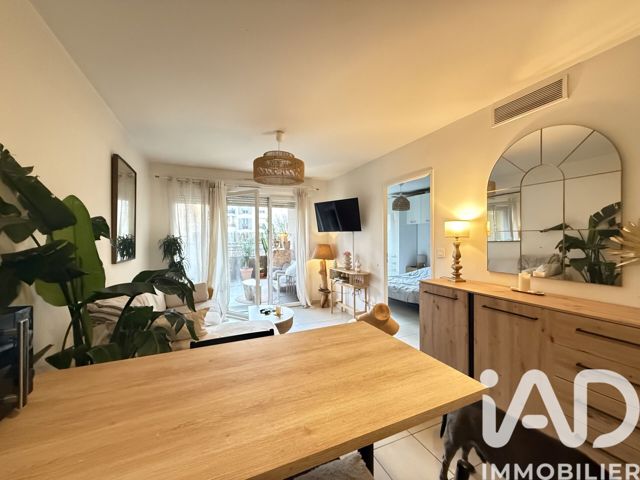 Vente  Appartement F2  de 39 m² à Toulon 159 000 euros Réf: SFN-1995351