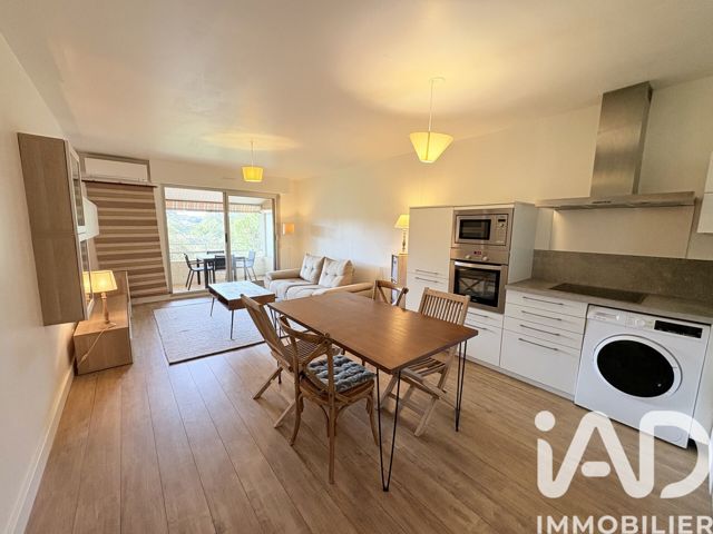 Vente  Appartement F2  de 44 m² à Saint Raphaël 246 000 euros Réf: SFN-1996710