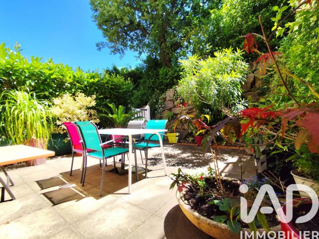 Vente  Appartement F3  de 66 m² à Hyères 328 000 euros Réf: SFN-1997193