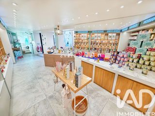 Vente  Local commercial de 120 m² à Sanary 274 000 euros
