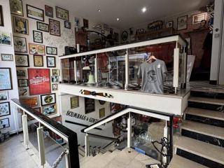 Vente  Local commercial de 65 m² à Hyères 208 000 euros