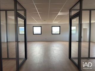 Vente  Local commercial de 155 m² à Signes 275 000 euros
