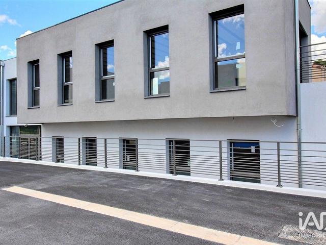Vente  Local commercial de 155 m² à Saint Maximin la Sainte Baume 366 110 euros Réf: SFN-2000811