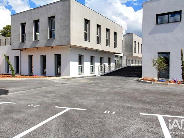 Vente  Local commercial de 145 m² à Saint Maximin la Sainte Baume 342 490 euros Réf: SFN-2000817