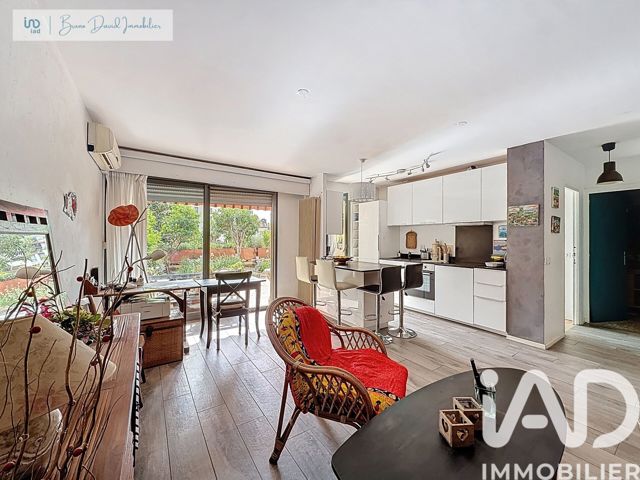 Vente  Appartement T2  de 44 m² à Hyères 230 000 euros Réf: SFN-2005562