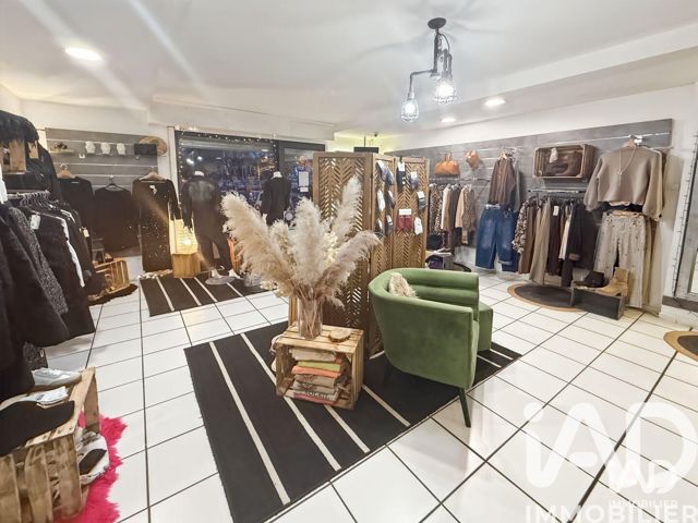 Vente  Local commercial de 152 m² à Saint Maximin la Sainte Baume 55 400 euros Réf: SFN-2013245