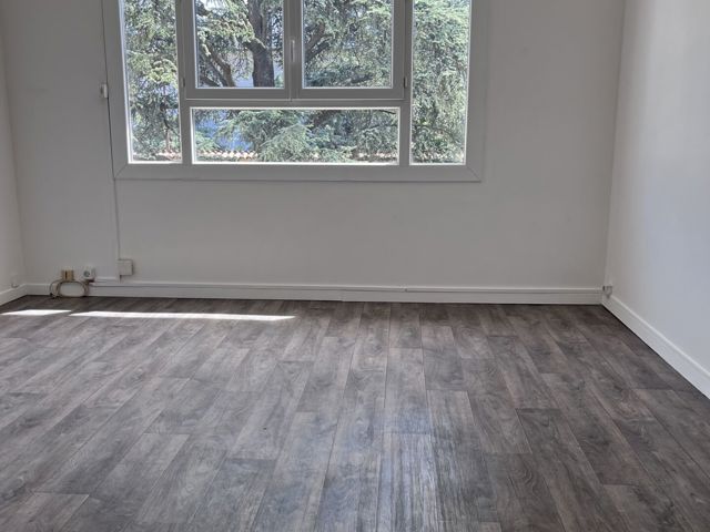 Vente  Appartement T2  de 40 m² à Fréjus 109 000 euros Réf: SFN-2026754