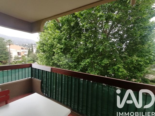 Vente  Appartement T2  de 40 m² au Lavandou 240 000 euros Réf: SFN-2020154
