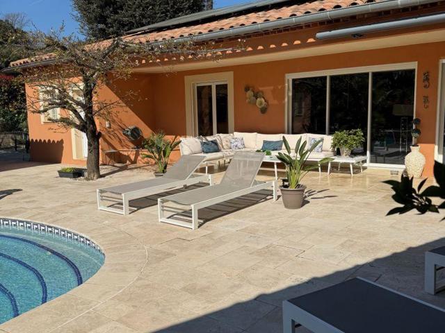 Vente  Maison de 200 m² à Flassans sur Issole 850 000 euros Réf: SFN-1981531