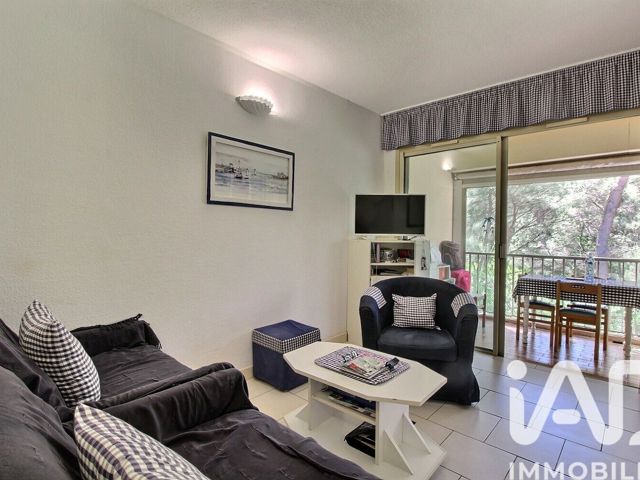 Vente  Appartement F2  de 27 m² à Sanary 178 000 euros Réf: SFN-2021110