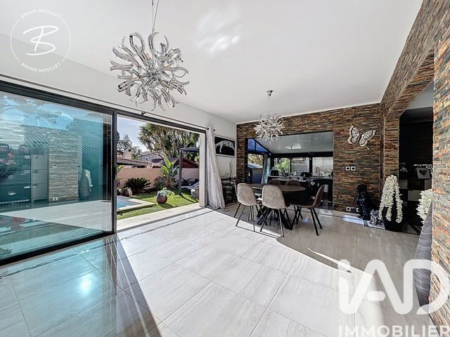 Vente  Maison de 107 m² à Six-Fours 650 000 euros Réf: SFN-2023368