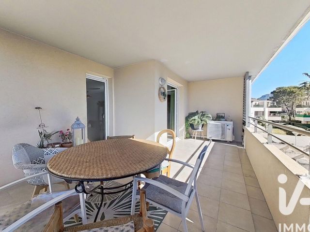 Vente  Appartement T3  de 65 m² à Roquebrune sur Argens 260 000 euros Réf: SFN-2023908