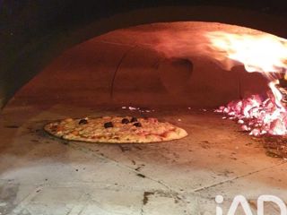Vente  Local commercial de 90 m² à Hyères 268 800 euros
