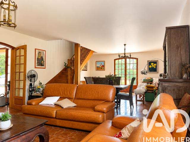 Vente  Maison de 175 m² à Bagnols en Forêt 548 000 euros Réf: SFN-1784704