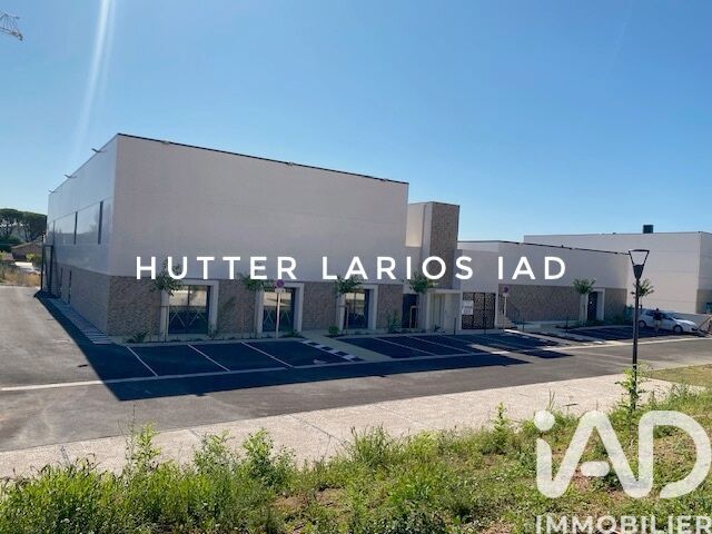 Vente  Local commercial de 560 m² à Cuers 899 000 euros Réf: SFN-2033089