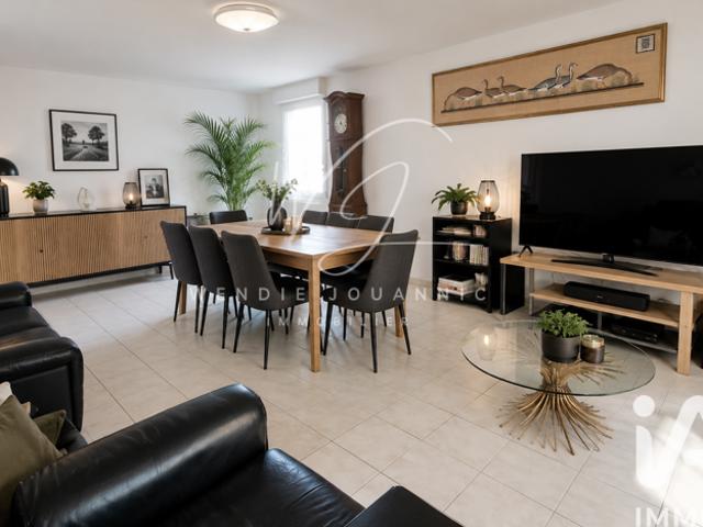 Vente  Appartement F4  de 82 m² à Hyères 460 000 euros Réf: SFN-1969114