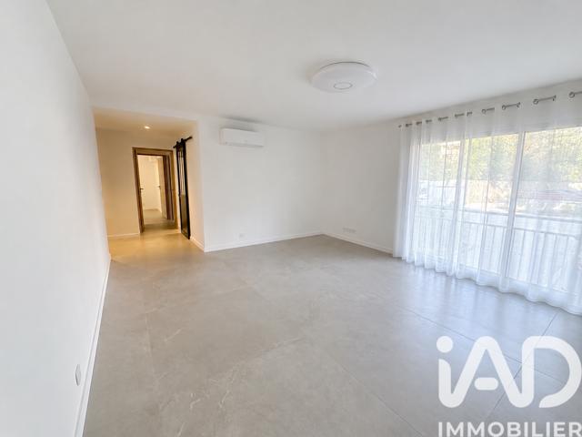Vente  Appartement T3  de 64 m² à Hyères 290 000 euros Réf: SFN-2039602
