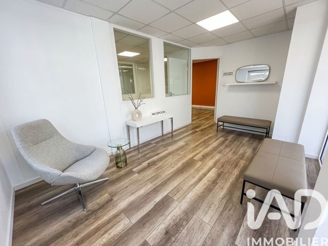 Vente  Local commercial de 49 m² à Carqueiranne 222 500 euros Réf: SFN-2027703