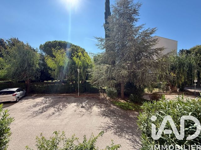 Vente  Appartement F3  de 61 m² à Hyères 99 000 euros Réf: SFN-2034532