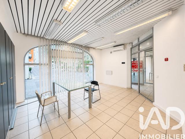 Vente  Local commercial de 70 m² à Toulon 149 960 euros Réf: SFN-2041236