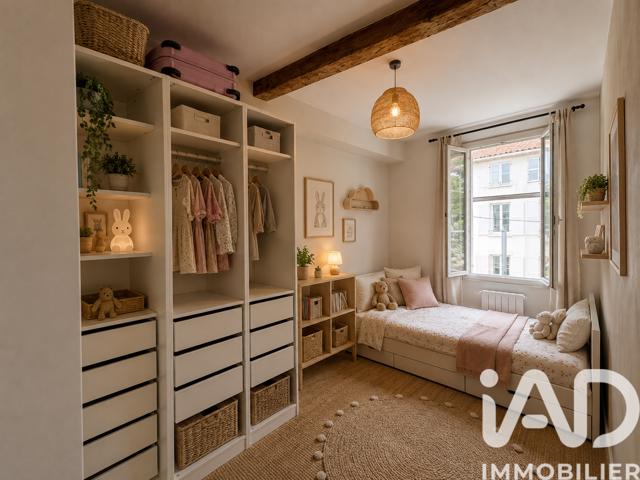 Vente  Appartement F3  de 87 m² à Hyères 230 000 euros Réf: SFN-2038853
