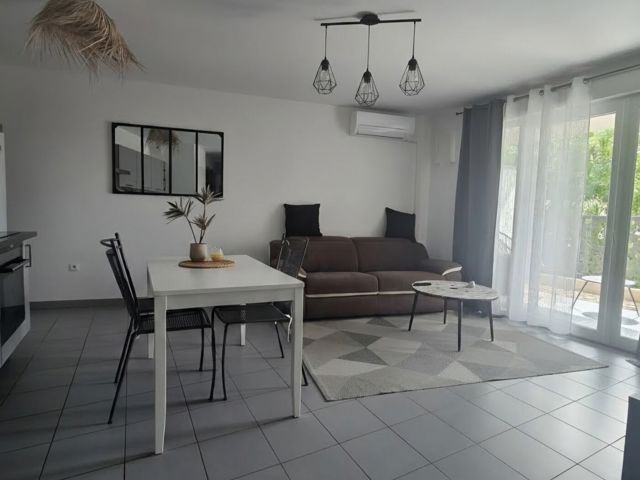 Vente  Appartement F3  de 57 m² à Toulon 193 000 euros Réf: SFN-2041223