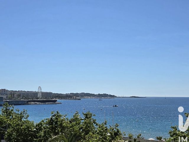 Vente  Appartement T2  de 40 m² à Fréjus 286 000 euros Réf: SFN-2030008